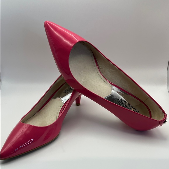 Michael Kors Fuchsia Patent Leather kitten Heels - Picture 2 of 8